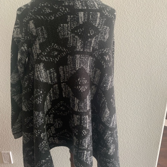 Rip Curl Black and Gray Cardigan Sweater with Open Front - Picture 3 of 5